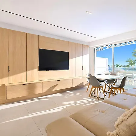Prestige Croisette - With Panoramic Terrace And Sea View In * Cannes