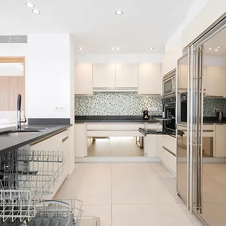 Prestige Croisette - With Panoramic Terrace And Sea View In