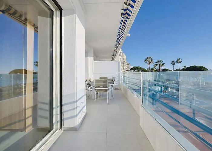 Prestige Croisette - With Panoramic Terrace And Sea View In Daire Cannes