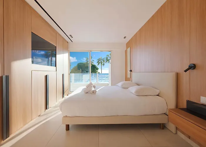 Prestige Croisette - With Panoramic Terrace And Sea View In * Cannes