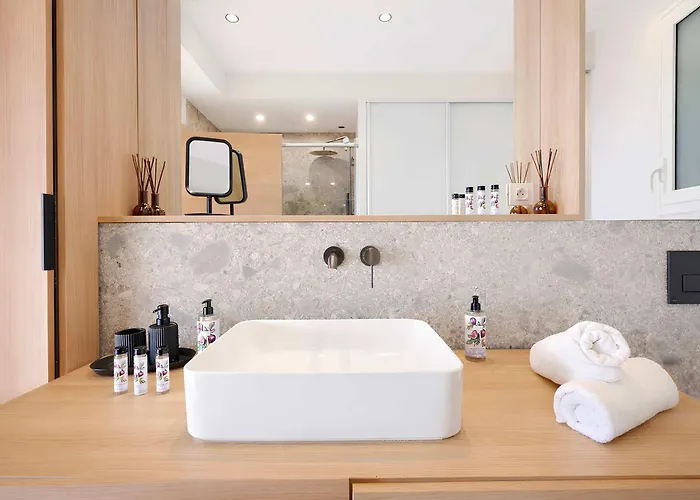 Prestige Croisette - With Panoramic Terrace And Sea View In Cannes