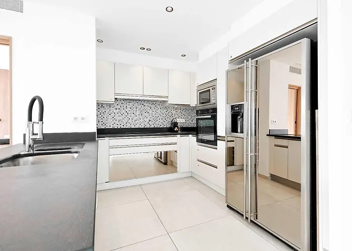 Prestige Croisette - With Panoramic Terrace And Sea View In * Cannes