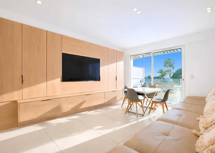 Prestige Croisette - With Panoramic Terrace And Sea View In * Cannes