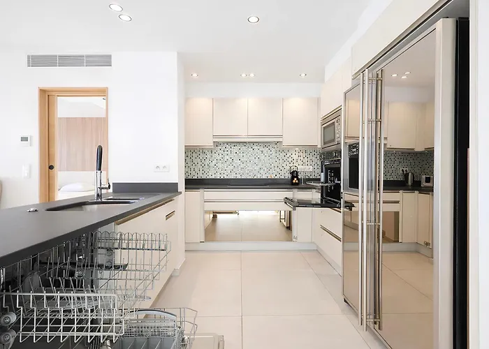 Prestige Croisette - With Panoramic Terrace And Sea View In